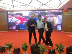 祝富森家人們生日快樂(lè)，笑口常開(kāi)。